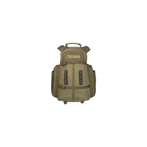 Scopri il BOG Kinetic Day Pack: leggero, resistente e capiente (2400 cubic inches), con copertura impermeabile e accessori per armi, ideale per i cacciatori.